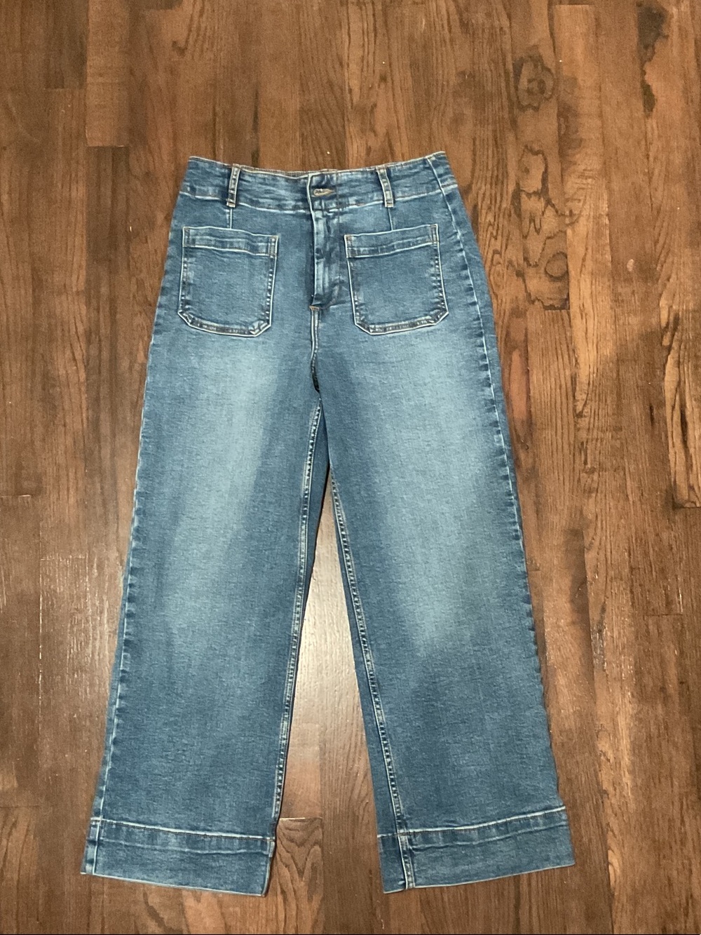 Wide Leg Patch-Pocket Jeans in Light Blue Denim